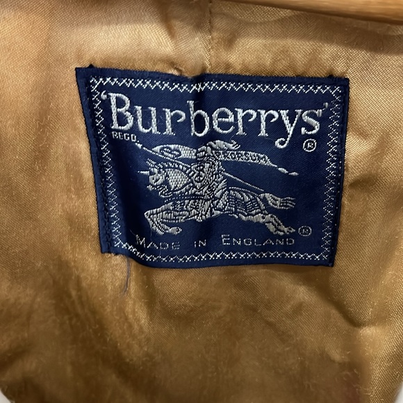 Men’s Burberry double lined trench coat Size L button closure. Pre owned - Picture 5 of 12